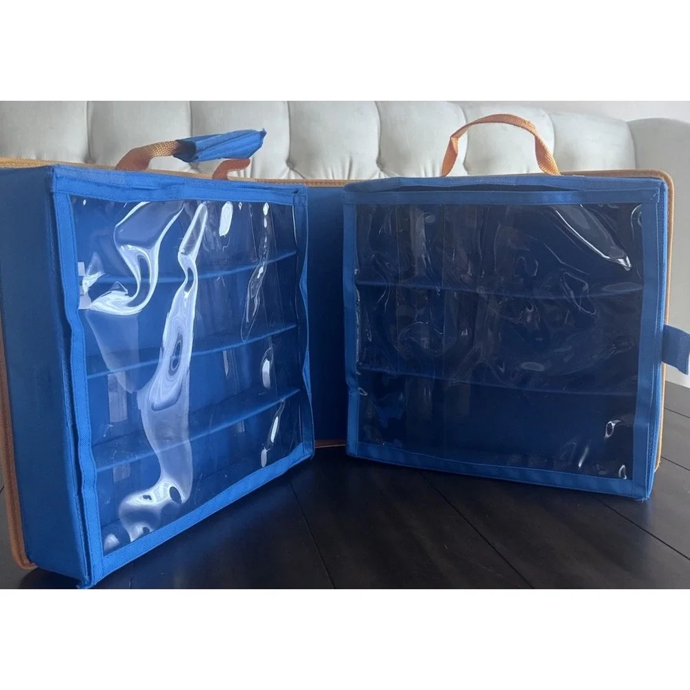 POWER A SKYLANDERS CARRY & DISPLAY CASE ( HOLDS 32 FIGURES ) with partitions